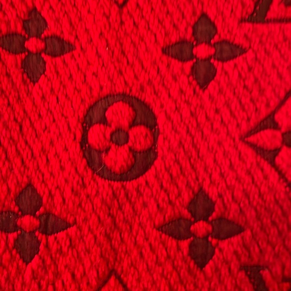 ๐๏ธHOST PICK๐๏ธStunning Louis Vuitton winter scarf - Picture 5 of 8
